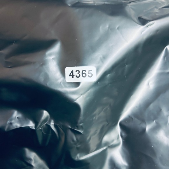 NWOT QUINCE Premium Down Alternative Pillow Soft Standard 4365 - Picture 11 of 11